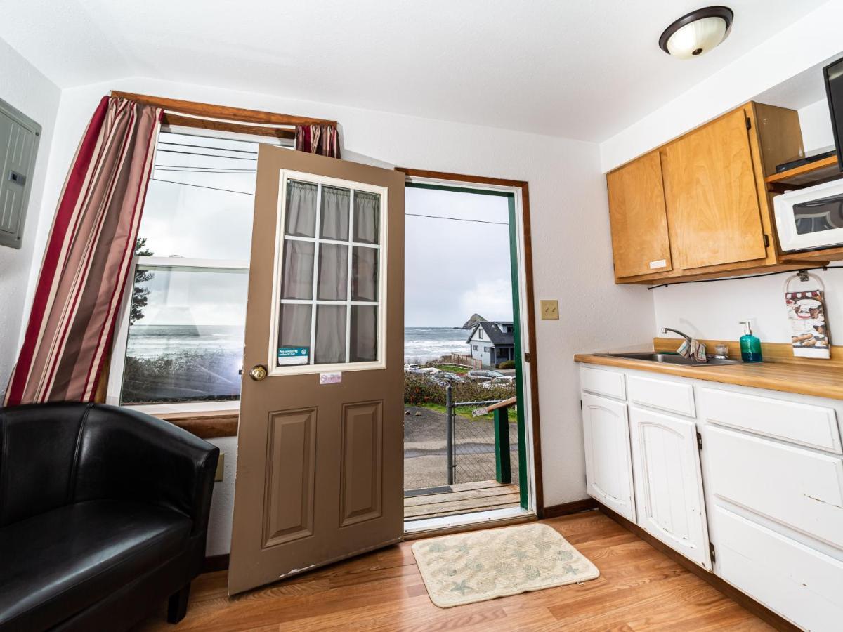 Oceanside Ocean Front Cabins Exterior photo