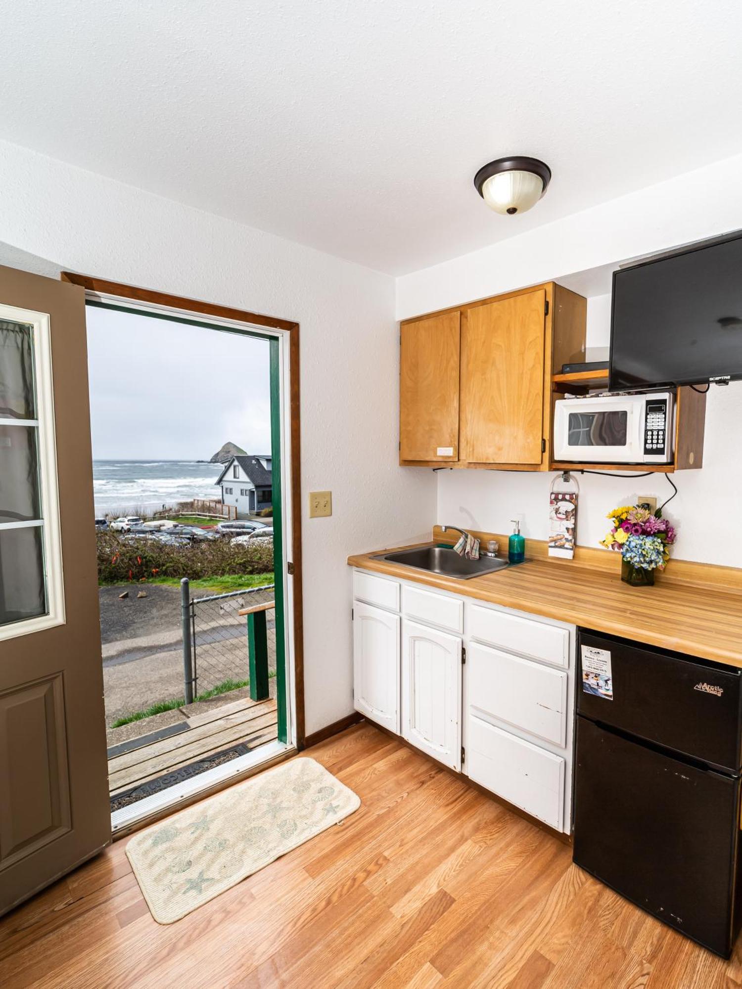 Oceanside Ocean Front Cabins Exterior photo